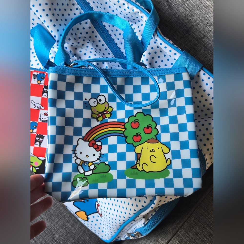 Hello Kitty Sanrio Duffel Travel Weekender Bag Bioworld W/ Strap And 2 Pouches - Picture 4 of 14